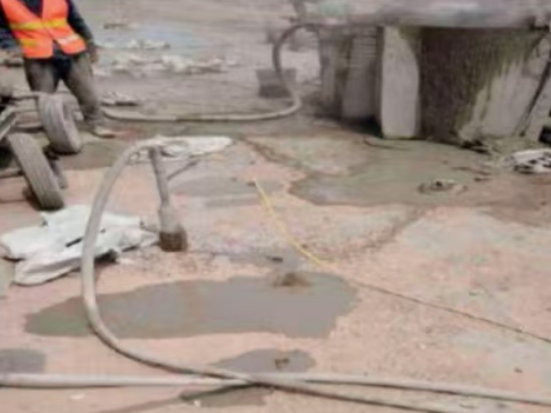 通江水泥混凝土路面板底注浆技术 路面脱空注浆整治方案